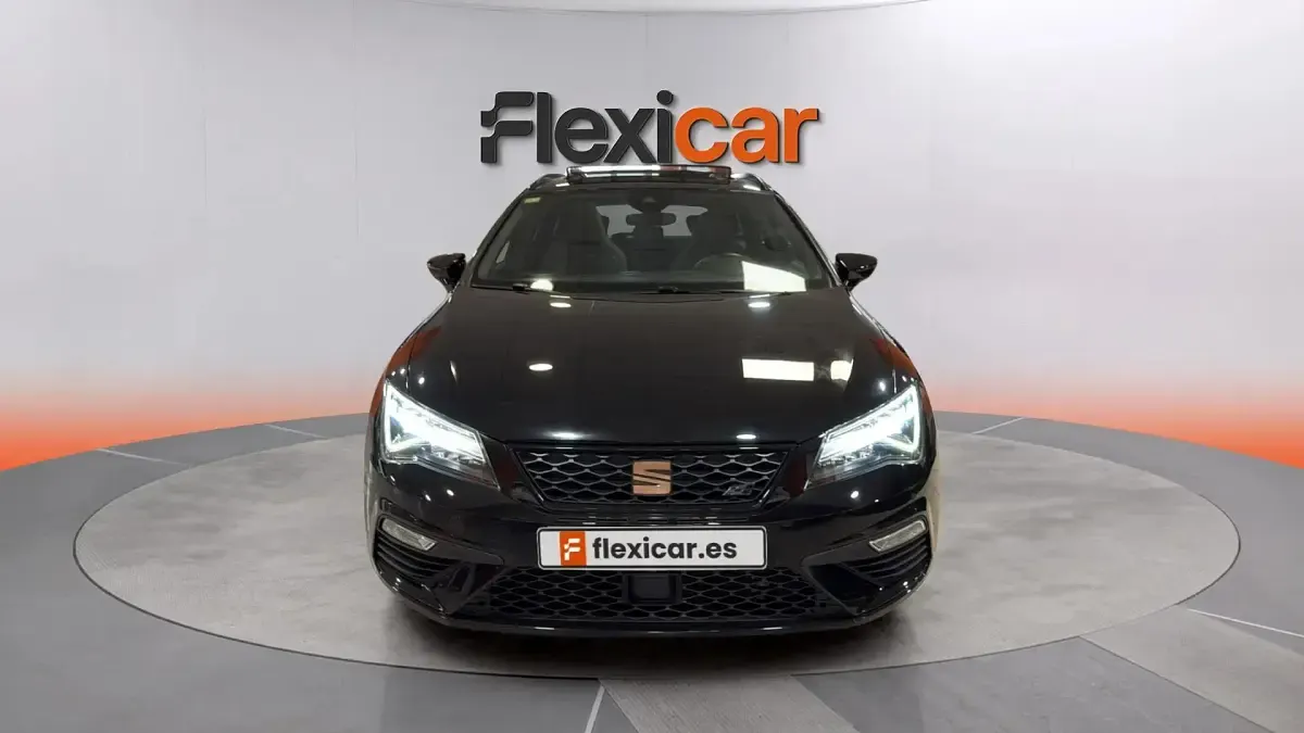 Usado Seat Leon ST 4Drive 300 CV (220 kW) 2020 Negro Familiar