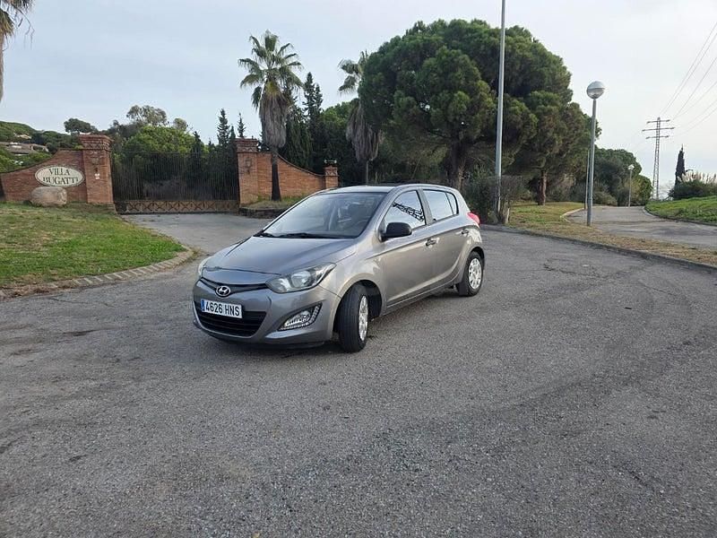 Usado Hyundai i20 85 HP (62 kW) 2013 Bege Citadino