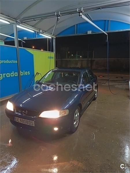 Usado Opel Vectra Edition 136 CV (100 kW) 2000 Azul Berlina