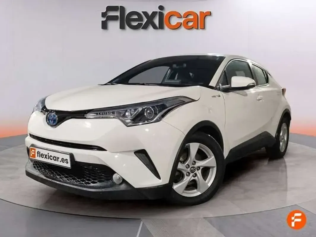 Käytetty Toyota C-HR Active 122 HP (89 kW) 2019 Valkoinen Katumaasturi