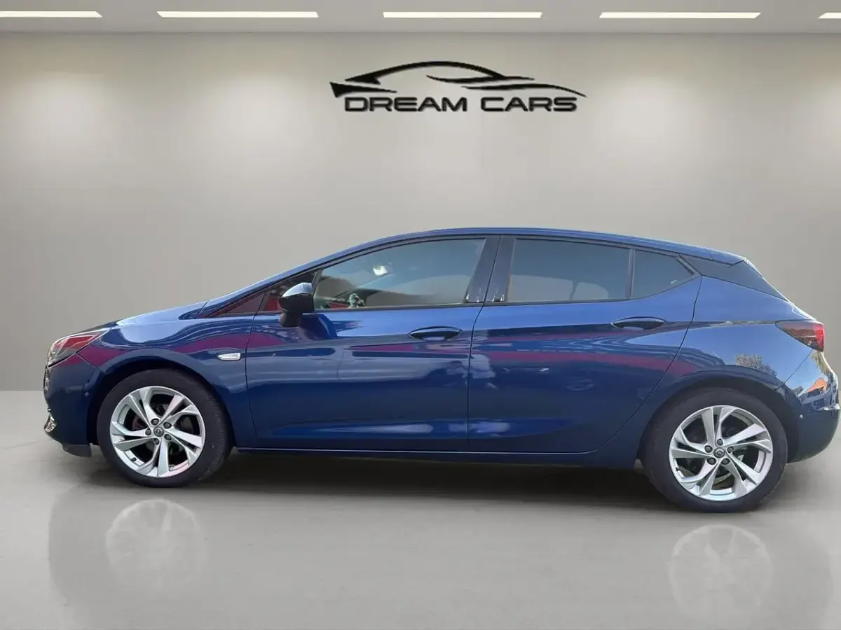 Usado Opel Astra GS Line 110 CV (80 kW) 2020 Azul Berlina