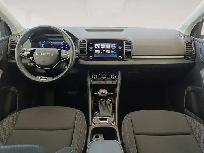 Usado Skoda Karoq Selection 150 CV (110 kW) 2025 Gris plata SUV