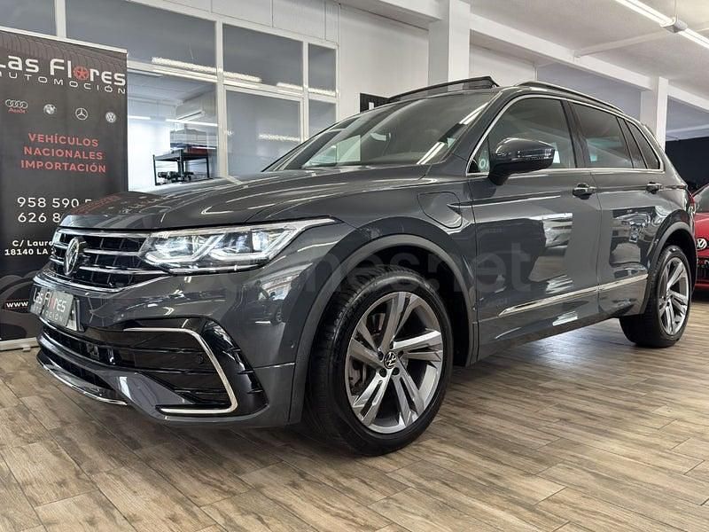 Usado VW Tiguan R-line 245 CV (180 kW) 2023 Gris / plata SUV