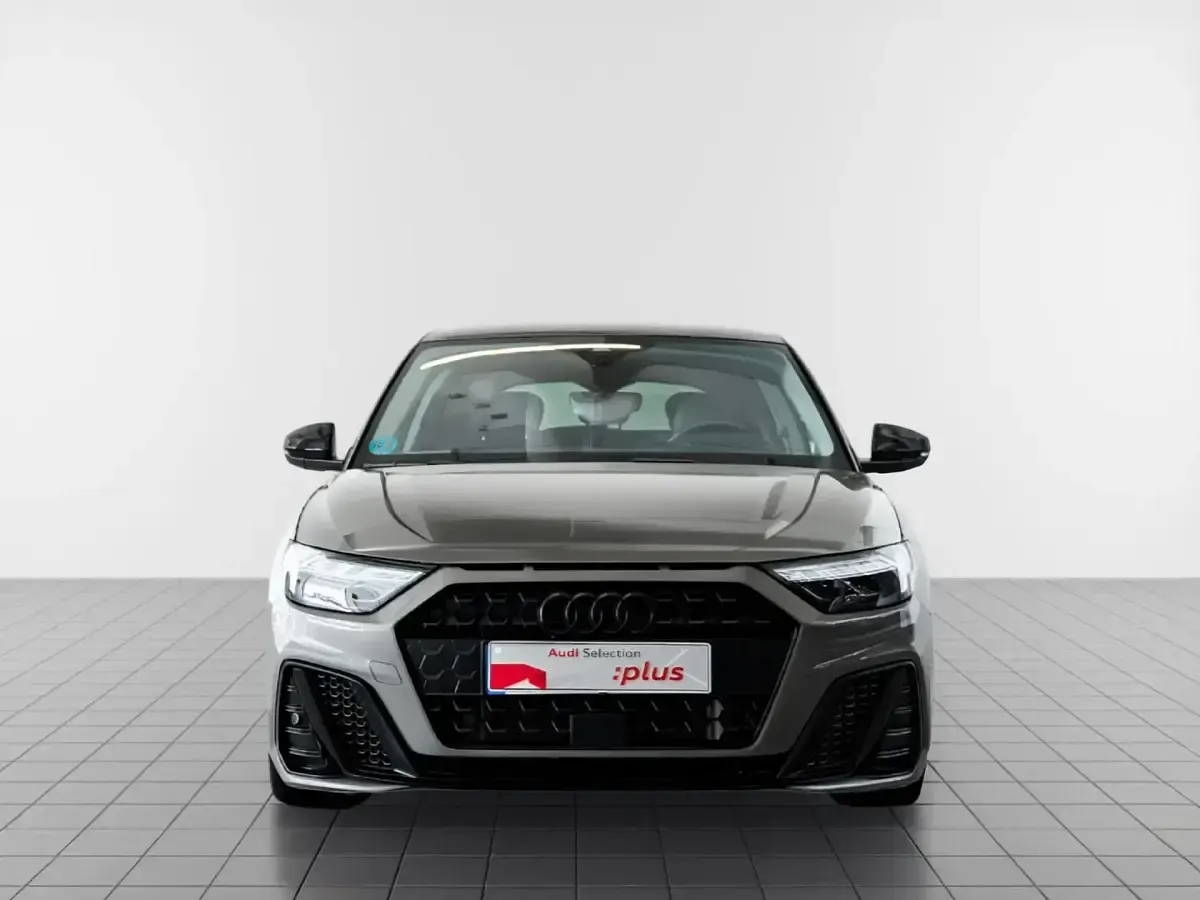 Usado Audi A1 Sportback Black Edition 150 CV (110 kW) 2023 Gris / plata Utilitario