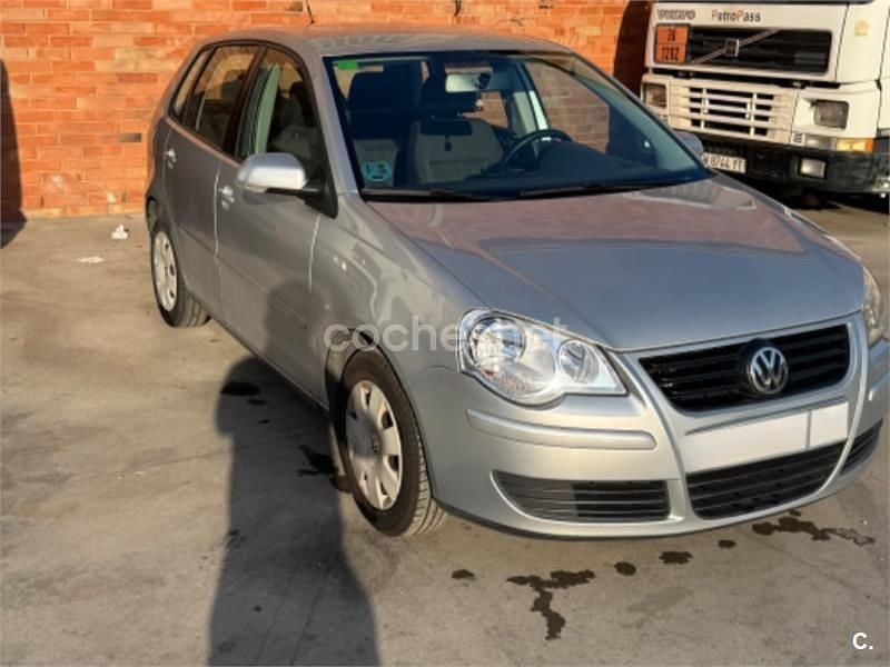 Usado VW Polo Match 75 CV (55 kW) 2006 Gris / plata Utilitario