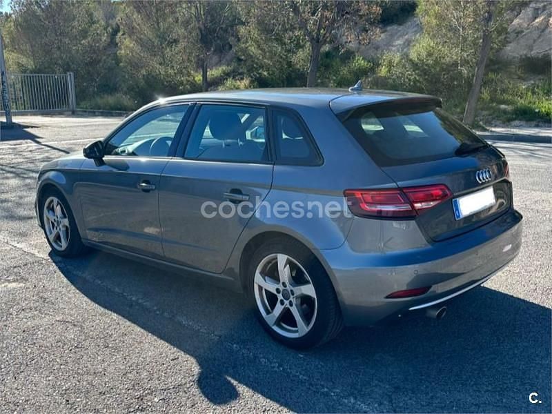 Usado Audi A3 Sport 110 CV (80 kW) 2017 Gris / plata Berlina