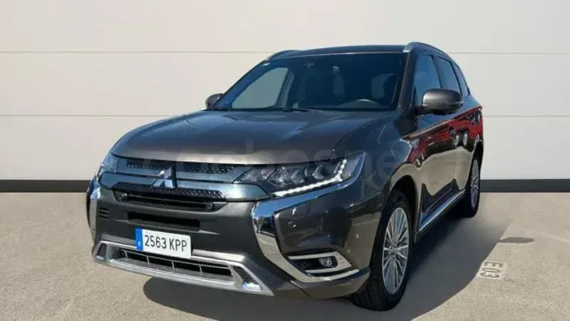 Usado Mitsubishi Outlander P-HEV 224 CV (164 kW) 2018 Marrón SUV