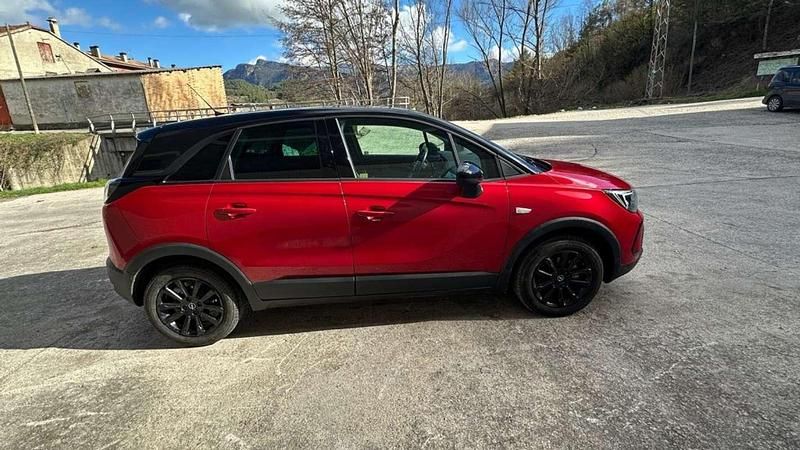 Usado Opel Crossland X Elegance 131 CV (96 kW) 2024 Burdeos SUV