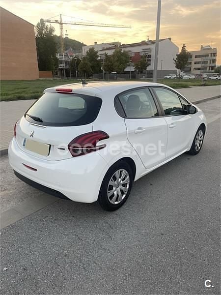 Blanco Usado 2016 Peugeot 208 Active Utilitario | 6950 € (Super precio) - Imagen 1/2