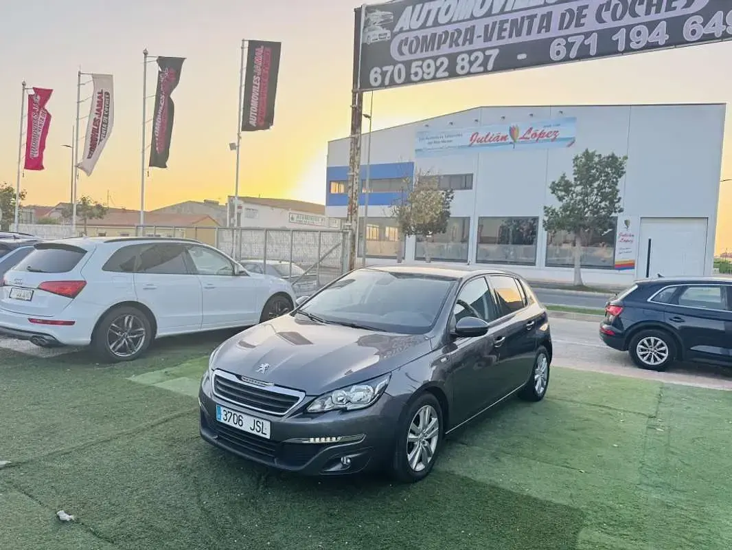 Usado Peugeot 208 Access 68 CV (50 kW) 2013 Utilitario
