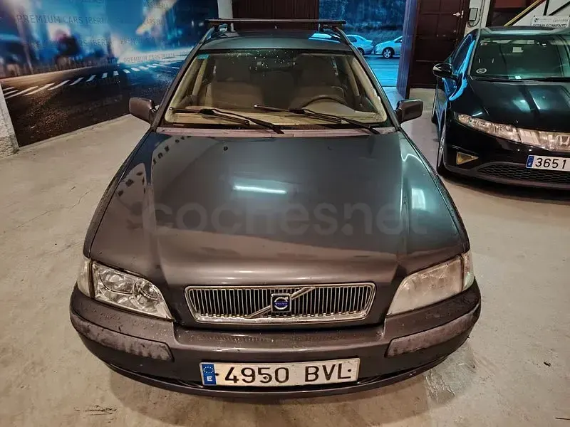 Usado Volvo V40 115 CV (84 kW) 2002 Azul Familiar