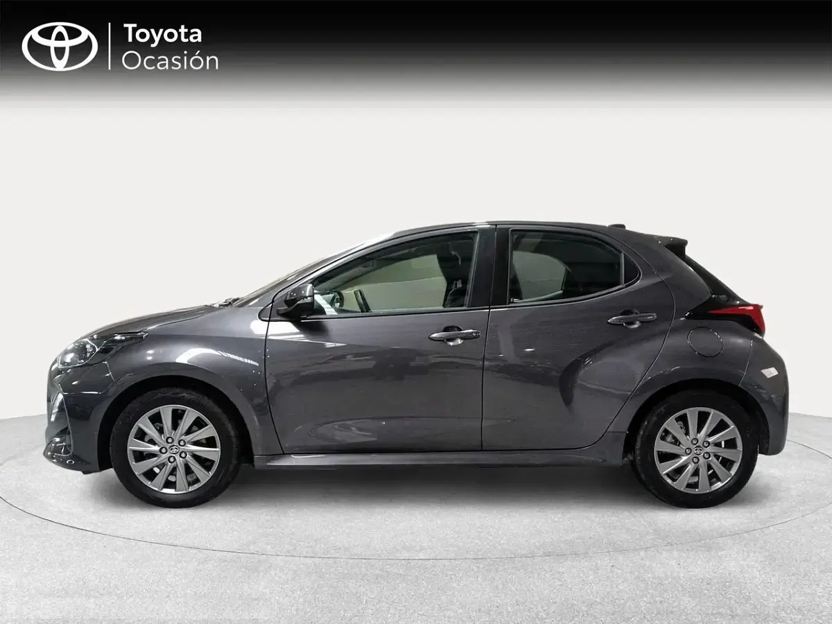 Usado Toyota Yaris Hybrid Active 116 CV (85 kW) 2024 Gris Berlina