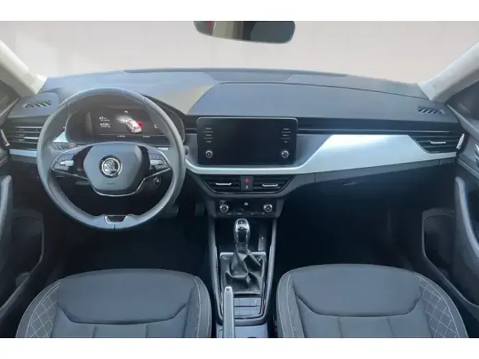 Usado Skoda Kamiq Ambition 110 CV (80 kW) 2021 Gris plata SUV