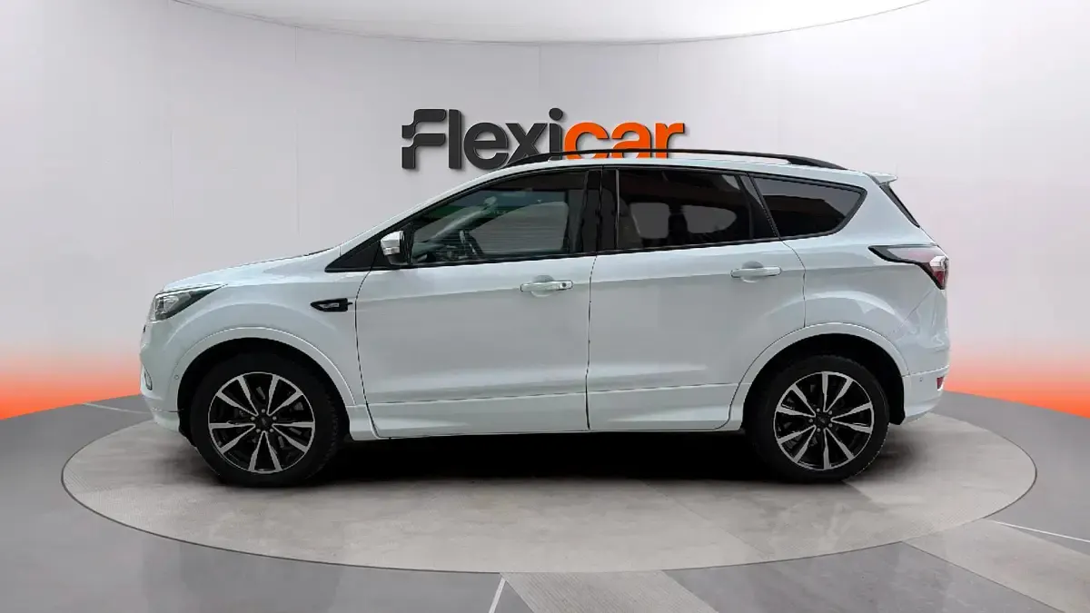 Usado Ford Kuga ST-Line 120 CV (88 kW) 2017 Blanco SUV