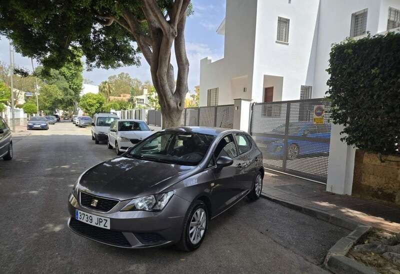 Gris Usado 2016 Seat Ibiza Reference Utilitario | 8500 € (Precio justo) - Imagen 1/4