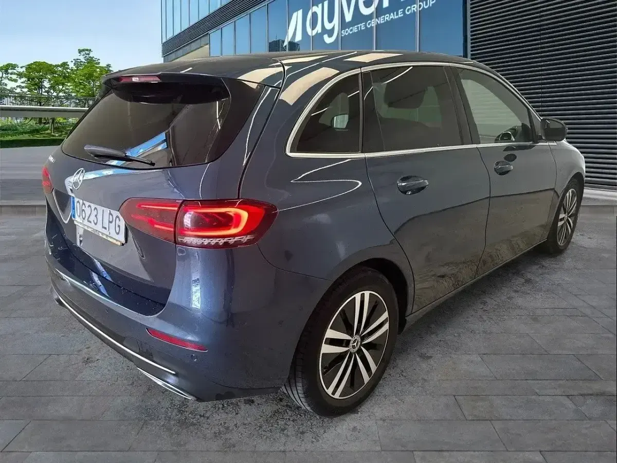 Usado Mercedes B200 150 CV (110 kW) 2021 Azul Utilitario