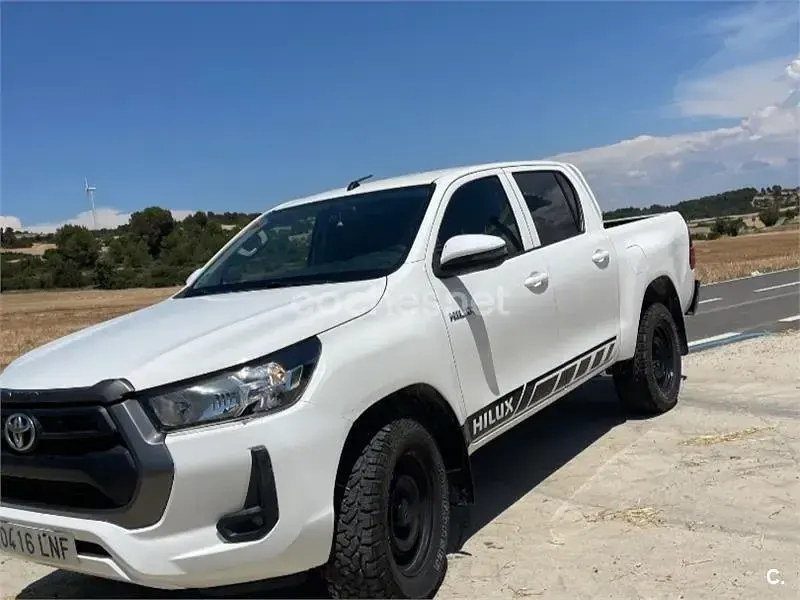 Usado Toyota HiLux 150 CV (110 kW) 2021 Blanco Pickup/Camioneta