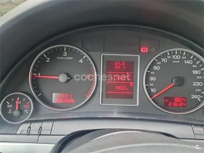 Usado Audi A4 140 CV (102 kW) 2005 Azul Berlina