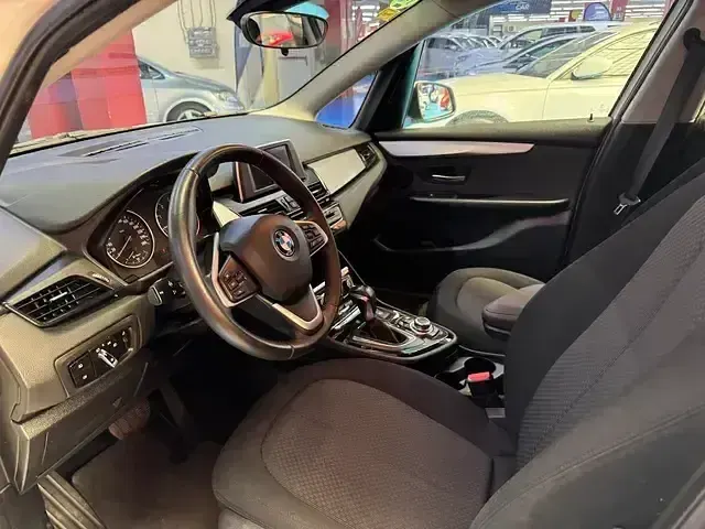 Używany BMW 218 Gran Tourer 150 KM (110 kW) 2015 Biały Minivan