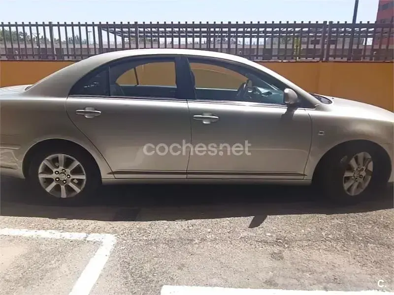 Usado Toyota Avensis Executive 150 CV (110 kW) 2006 Gris / plata Berlina