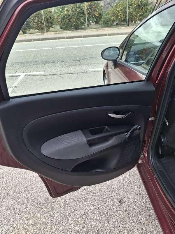 Usado Fiat Linea Emotion 90 CV (66 kW) 2008 Rojo Berlina