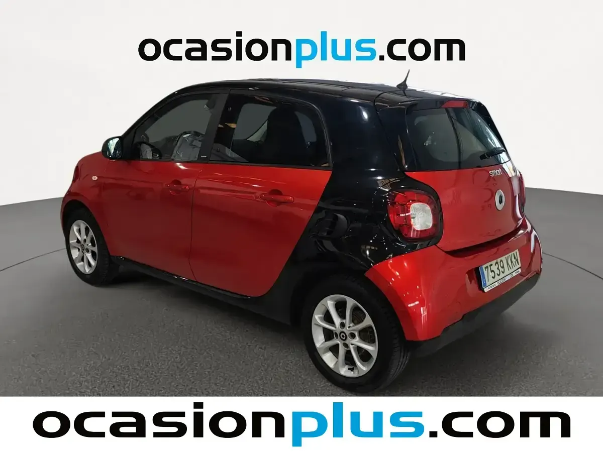 Usado Smart ForFour Passion 90 CV (66 kW) 2018 Rojo Utilitario
