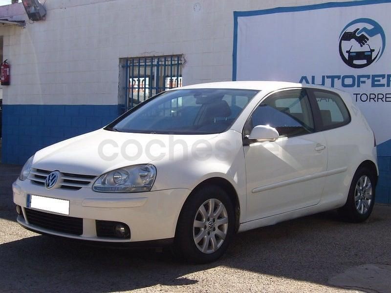Usado VW Golf IV Highline 115 CV (84 kW) 2005 Gris / plata Berlina