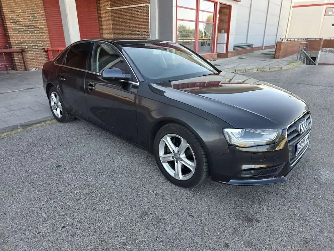 Usado Audi A4 Advanced 143 CV (105 kW) 2013 Azul Berlina