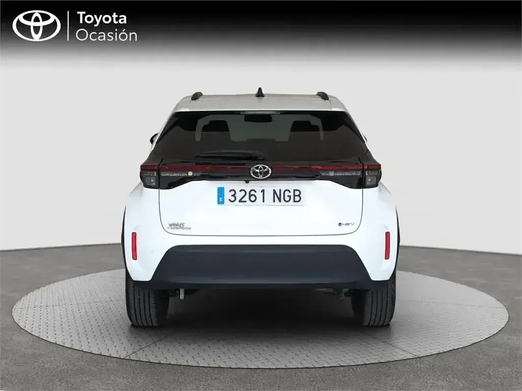 Używany Toyota Yaris Cross Active 132 KM (97 kW) 2025 Biały SUV