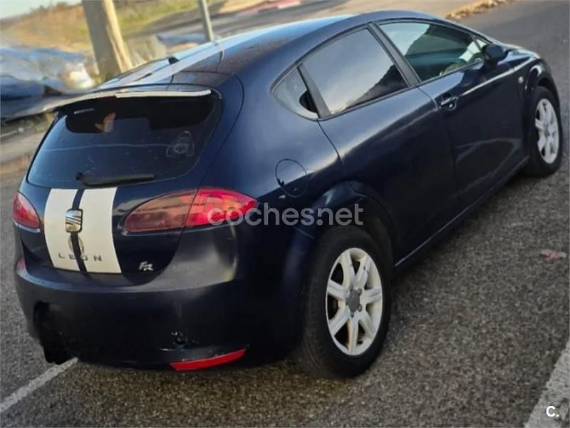 Usado Seat Leon Sport 105 CV (77 kW) 2007 Negro Berlina