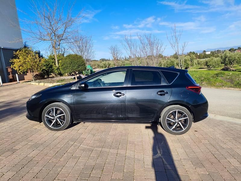 Usado Toyota Auris Hybrid Advance 136 CV (100 kW) 2018 Negro Utilitario
