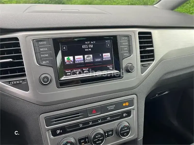 Usado VW Golf Sportsvan Advance 125 CV (91 kW) 2015 Azul Monovolumen