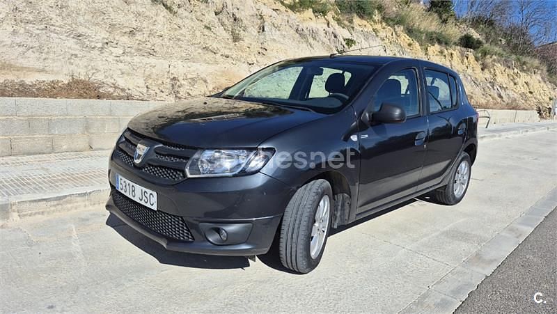 Usado Dacia Sandero Ambiance 75 CV (55 kW) 2016 Gris / plata Berlina
