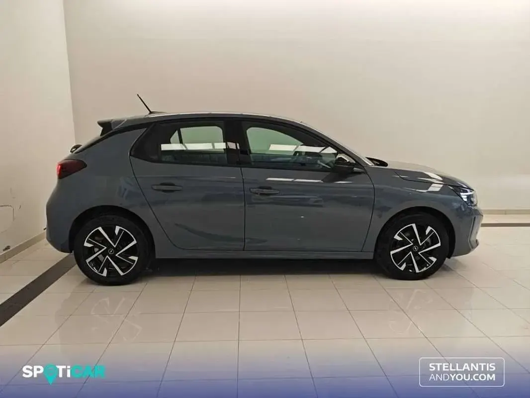 Usado Opel Corsa 101 CV (74 kW) 2025 Gris Utilitario