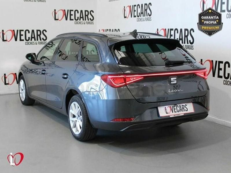 Usado Seat Leon 150 CV (110 kW) 2021 Gris / plata Familiar