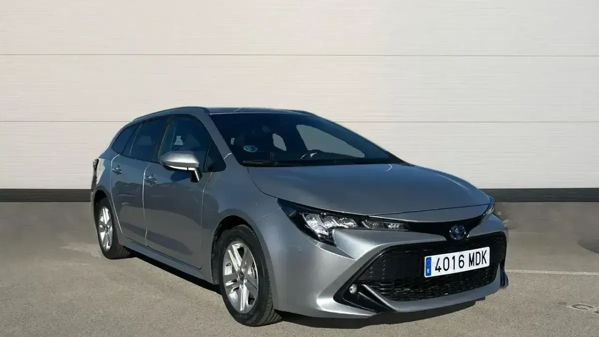 Usado Toyota Corolla Active 122 CV (89 kW) 2023 Plata Familiar