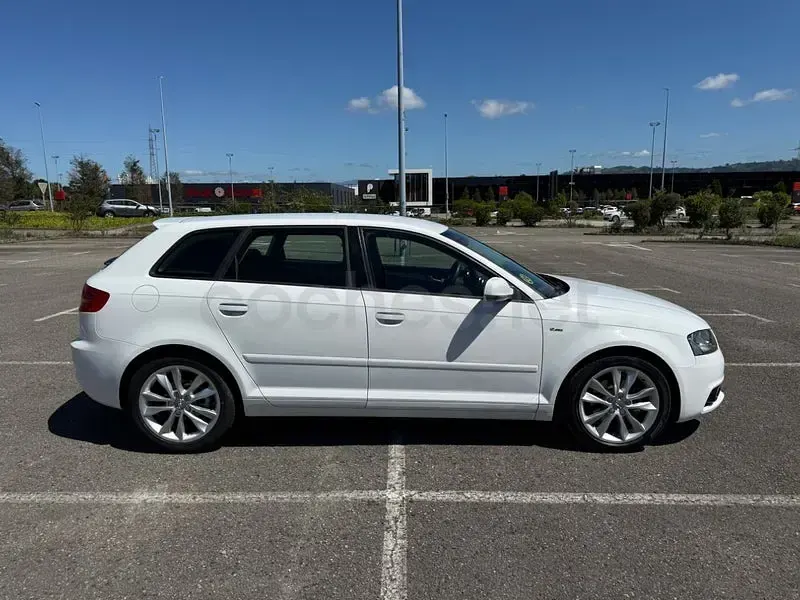 Usado Audi A3 Ambition 140 CV (102 kW) 2012 Blanco Utilitario