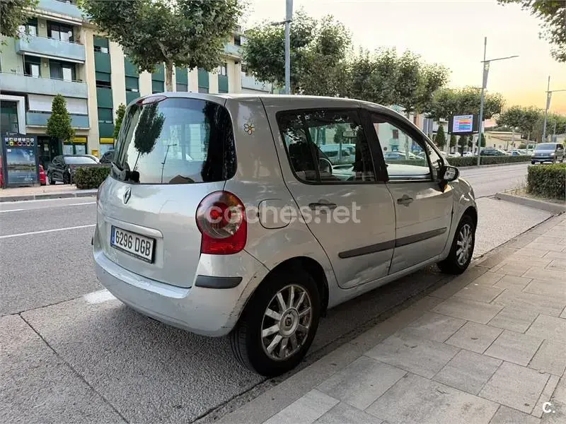 Usado Renault Modus Expression 80 CV (58 kW) 2005 Gris / plata Monovolumen