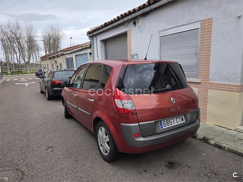 Usado Renault Scénic II Expression 130 CV (95 kW) 2004 Granate Monovolumen