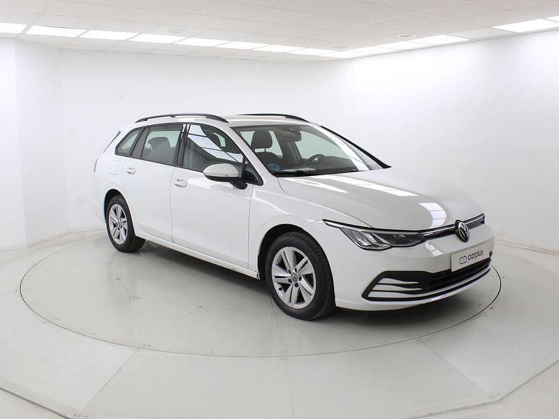 Usado VW Golf VIII 115 CV (84 kW) 2022 Blanco puro Familiar