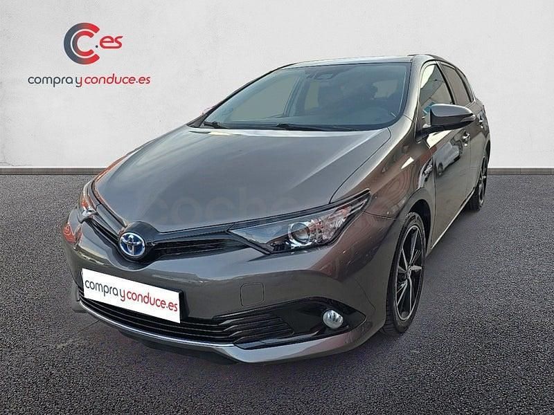 Usado Toyota Auris Hybrid Active 136 CV (100 kW) 2019 Gris / plata Berlina