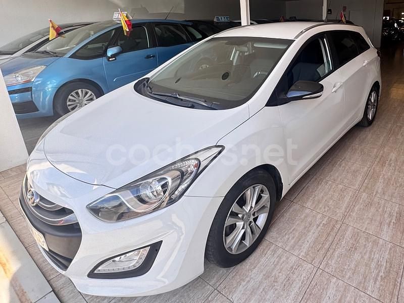 Usado Hyundai i30 110 CV (80 kW) 2014 Blanco Familiar