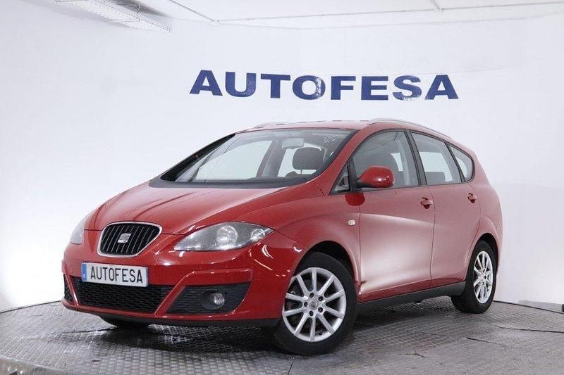 Usado Seat Altea XL Reference 105 CV (77 kW) 2013 Rojo Monovolumen
