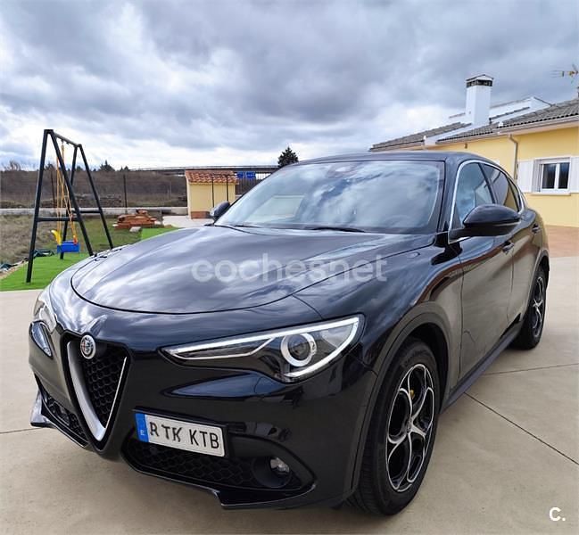 Negro Usado 2019 Alfa Romeo Stelvio Executive SUV | 26.800 € (Caro) - Imagen 1/4