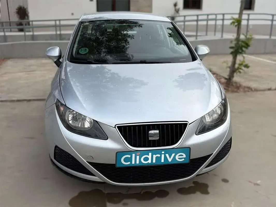Usado Seat Ibiza Style 86 CV (63 kW) 2011 Gris Utilitario