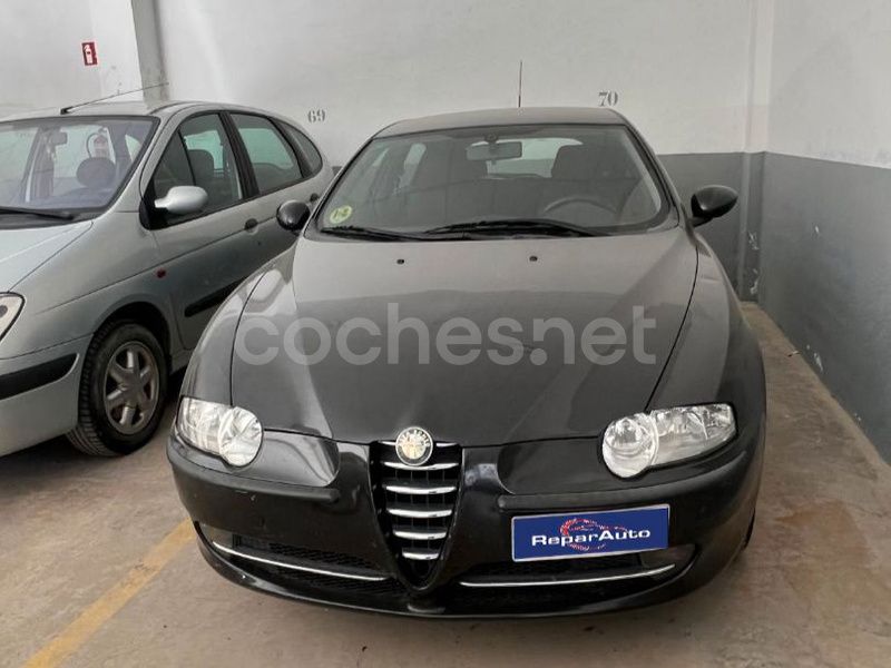 Negro Usado 2003 Alfa Romeo 147 Distinctive Utilitario | 2790 € (Precio justo) - Imagen 1/3