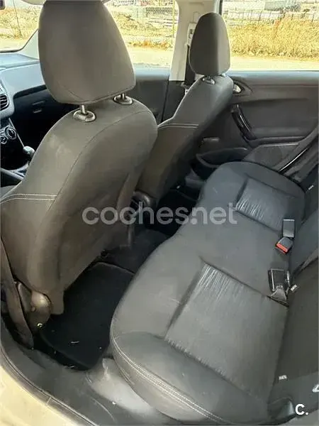 Usado Peugeot 208 Allure 120 CV (88 kW) 2015 Blanco Utilitario