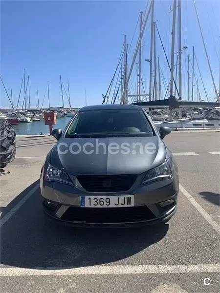 Usado Seat Ibiza SC CONNECT 90 CV (66 kW) 2015 Gris / plata Utilitario