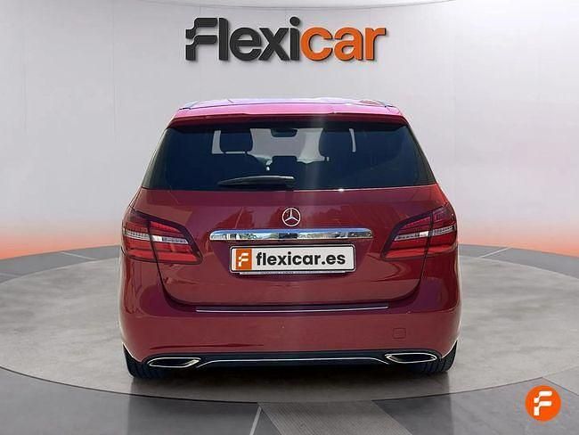 Usado Mercedes B180 109 CV (80 kW) 2017 Rojo Monovolumen