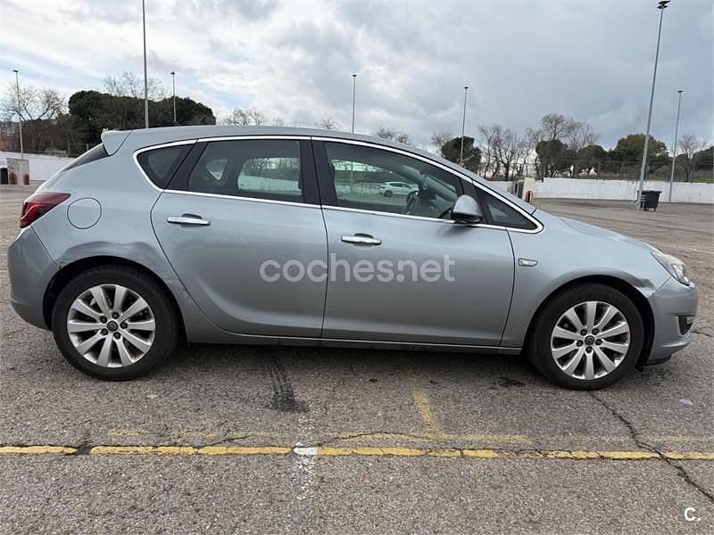 Usado Opel Astra Excellence 110 CV (80 kW) 2012 Gris / plata Berlina